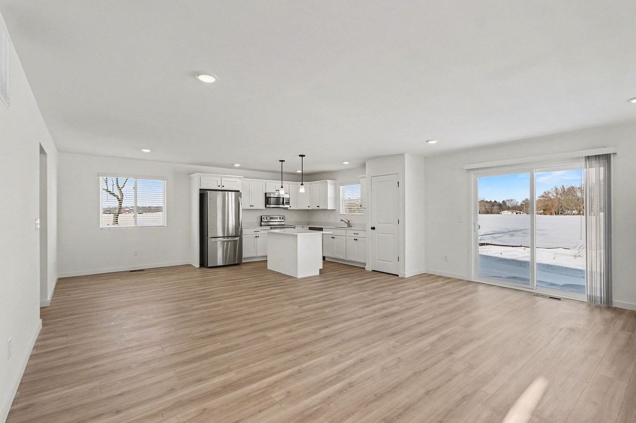 114 Iris Ct - Photo 5 of 19