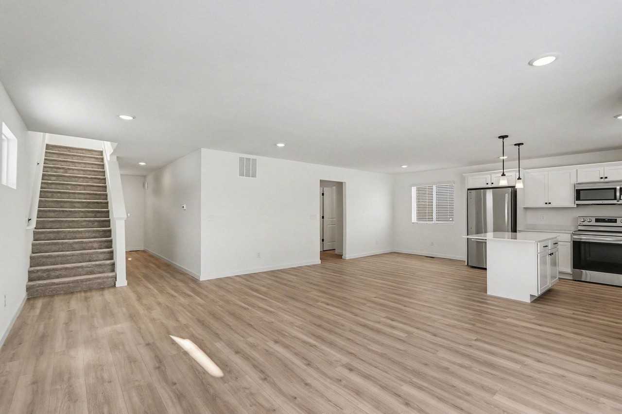 114 Iris Ct - Photo 6 of 19