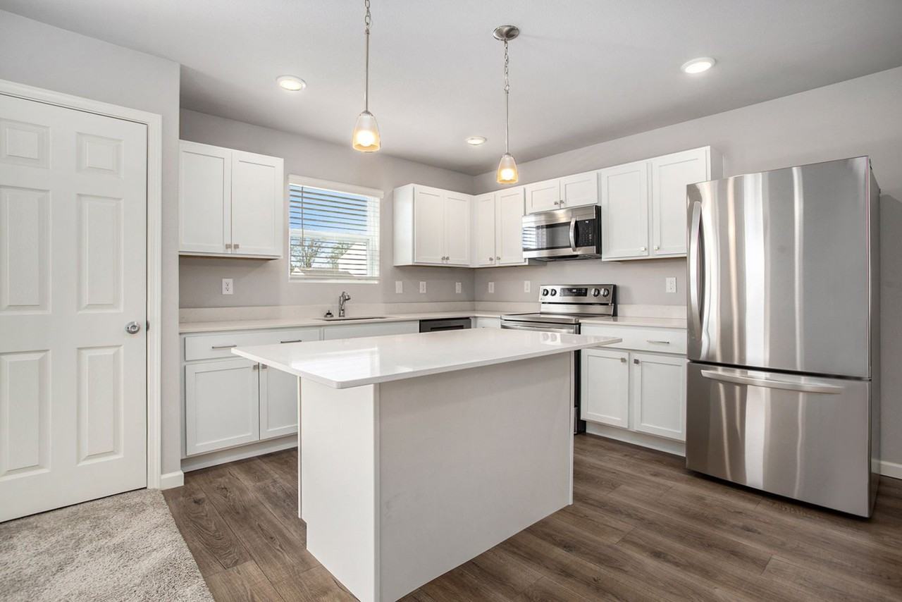 1314 Forest View Dr - Photo 2 of 20