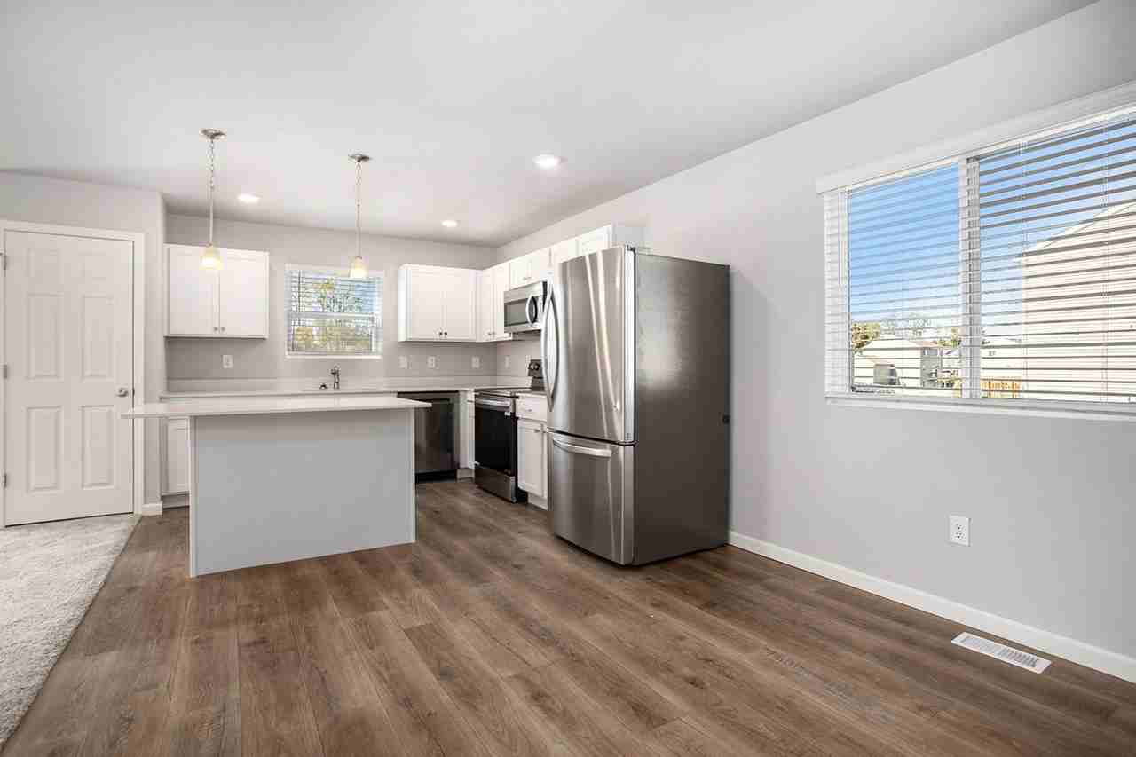 1314 Forest View Dr - Photo 3 of 20