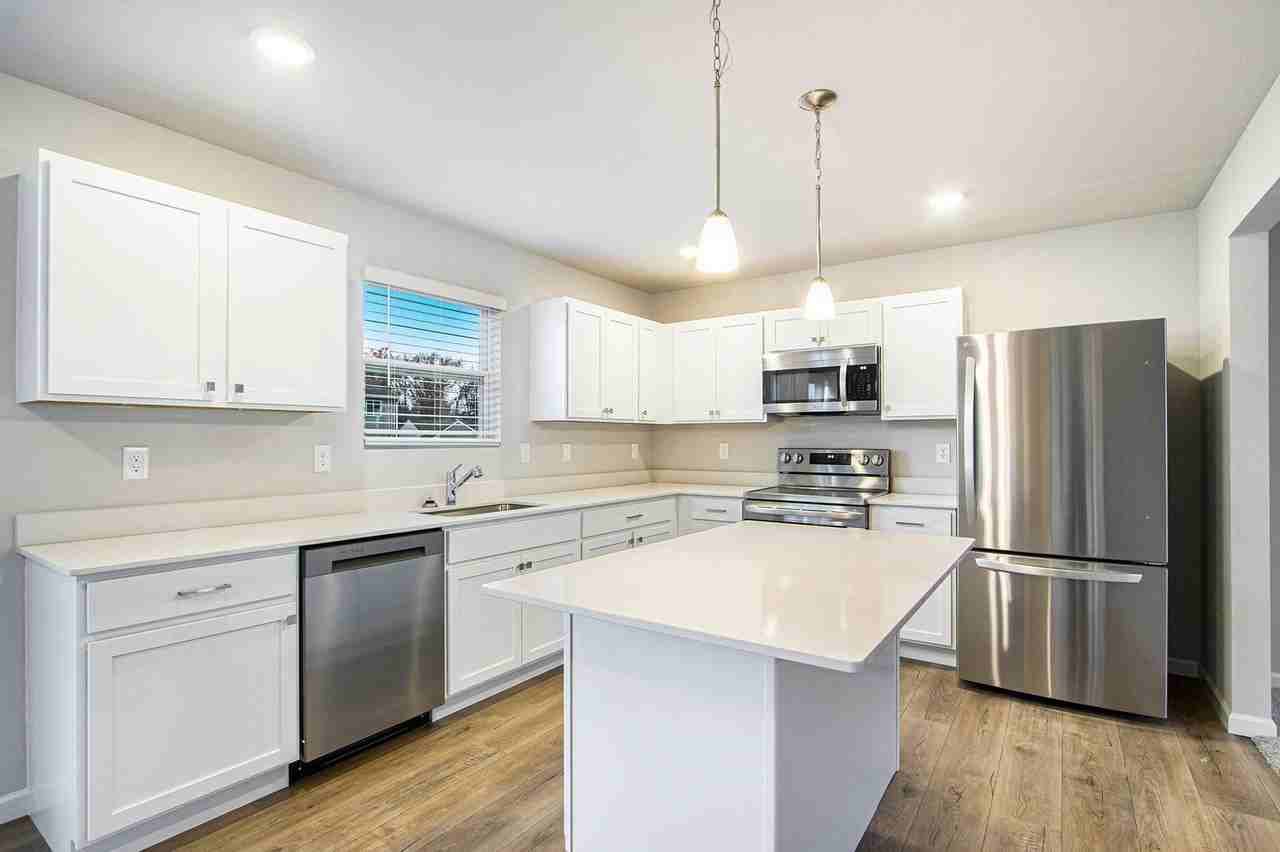 1623 1623 Roosevelt Court - Photo 2 of 22