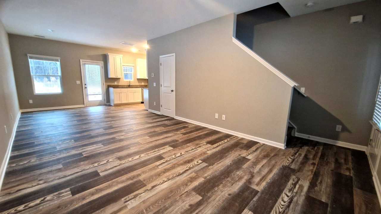 3015 E Ridge Rd - Photo 4 of 28