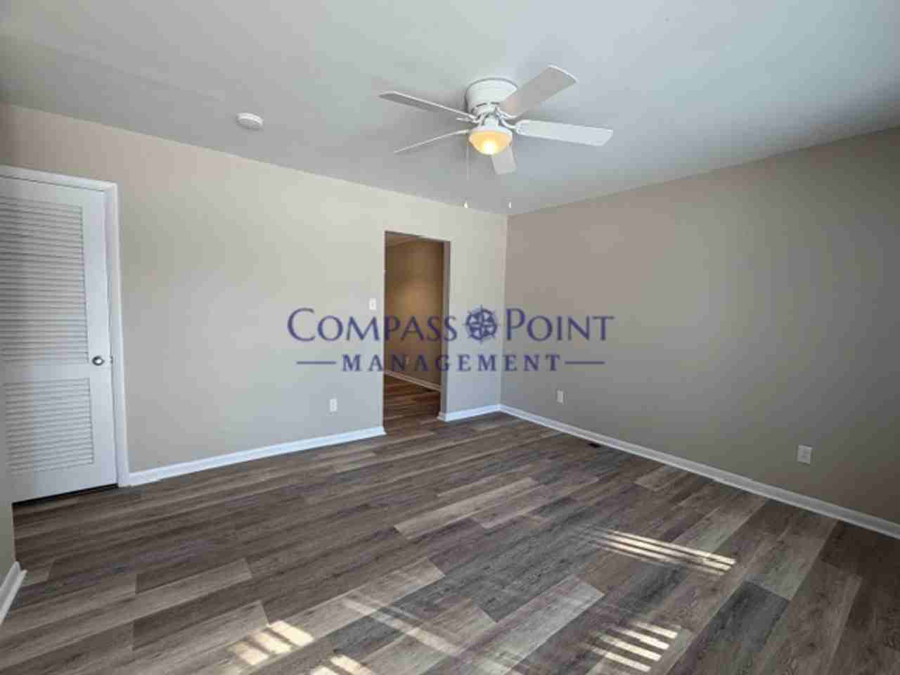 201 Newcastle Ct - Photo 2 of 16