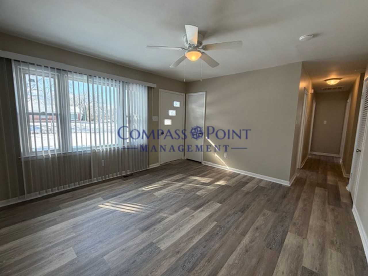 201 Newcastle Ct - Photo 3 of 16