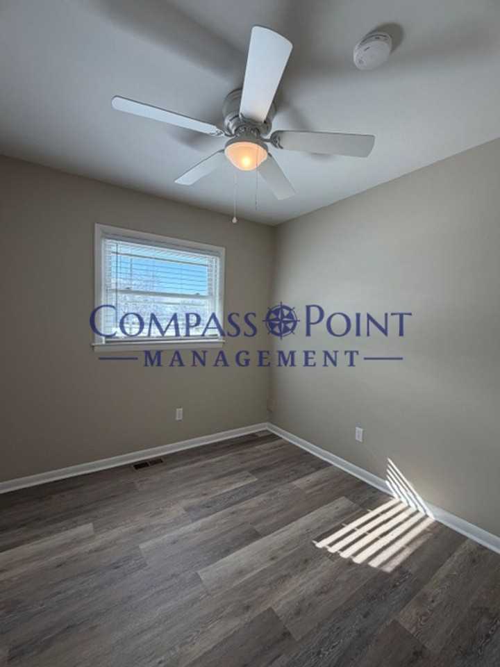 201 Newcastle Ct - Photo 4 of 16