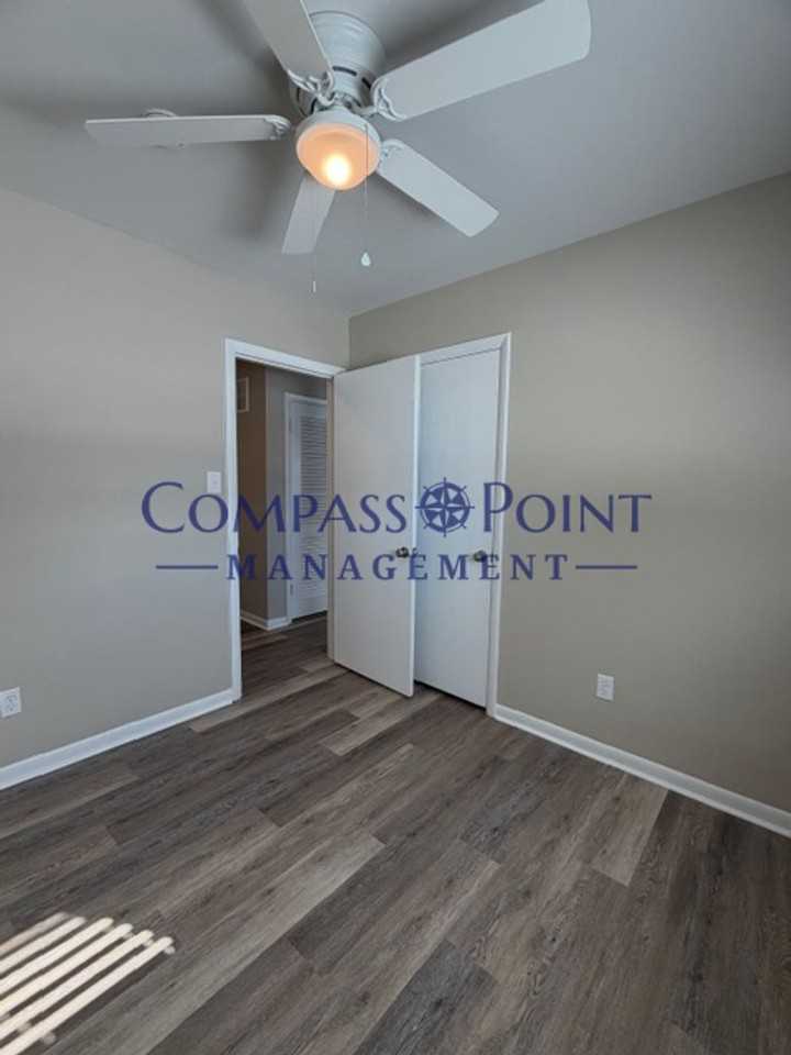 201 Newcastle Ct - Photo 5 of 16