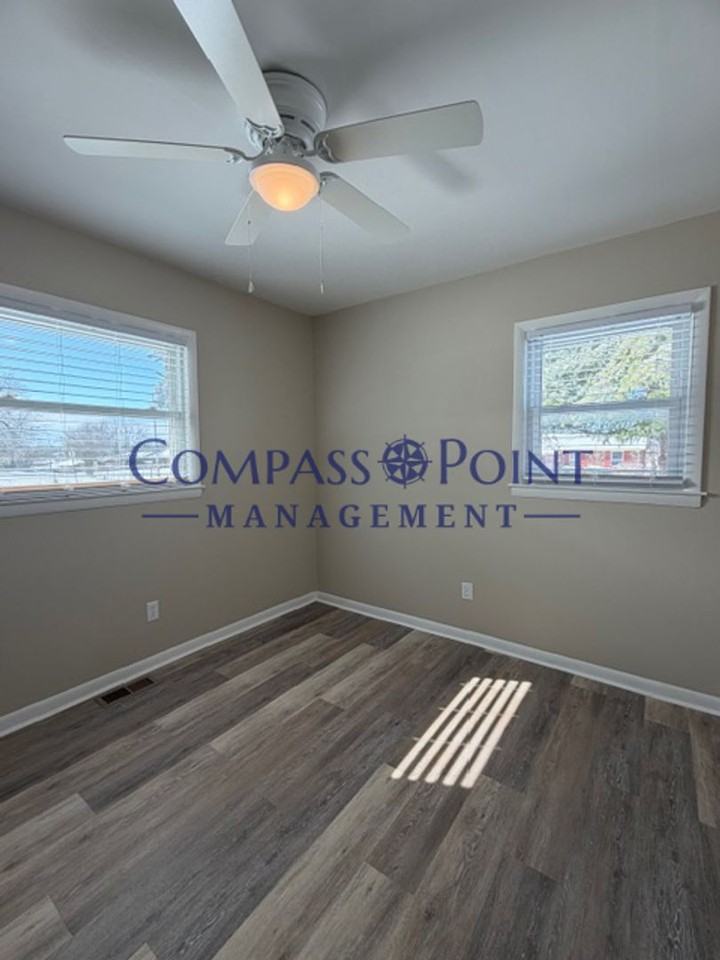 201 Newcastle Ct - Photo 6 of 16