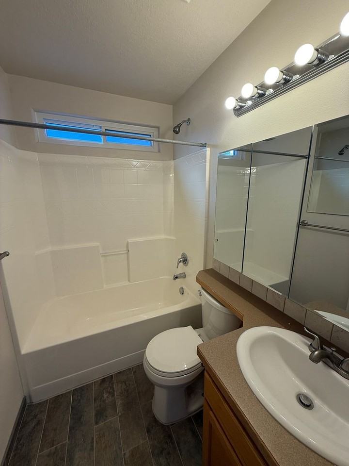 18238 Royal Way - Photo 3 of 10