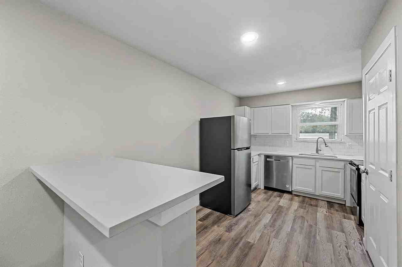 Van Alstyne - Photo 4 of 16