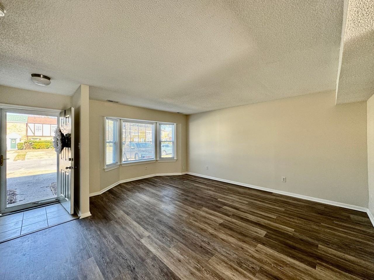 1811 Carlton E - Photo 3 of 27