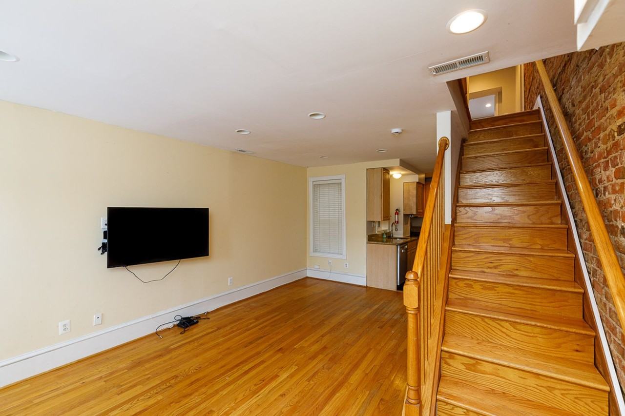 809 Kentucky Ave Se - Photo 3 of 42