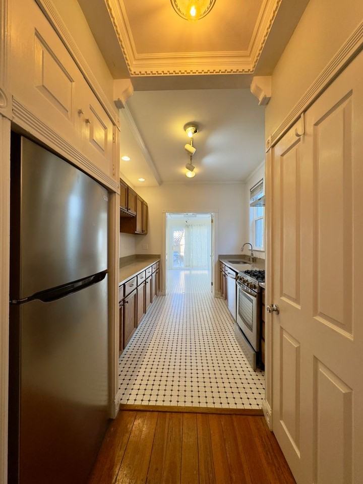 436 E Randall St - Photo 7 of 31