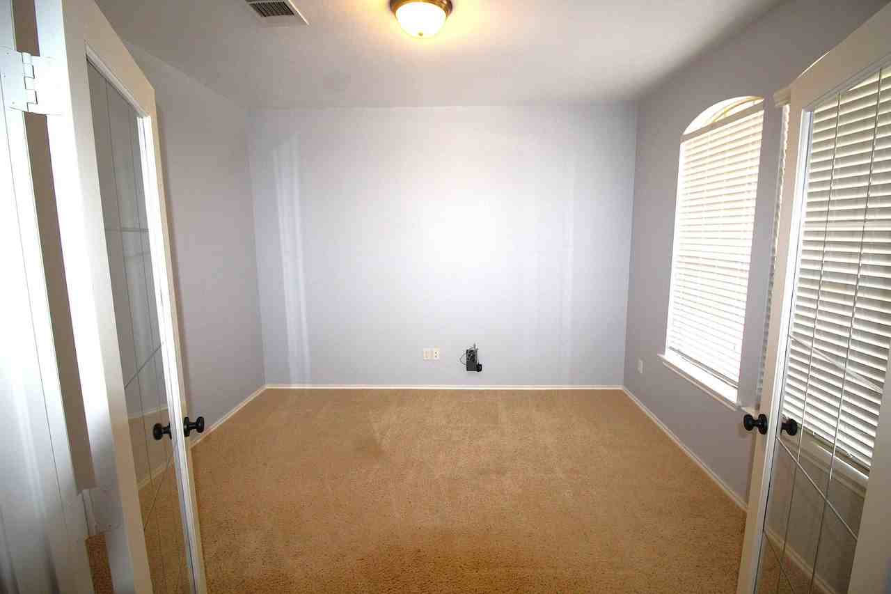 6707 Rosita Oak Dr - Photo 4 of 35