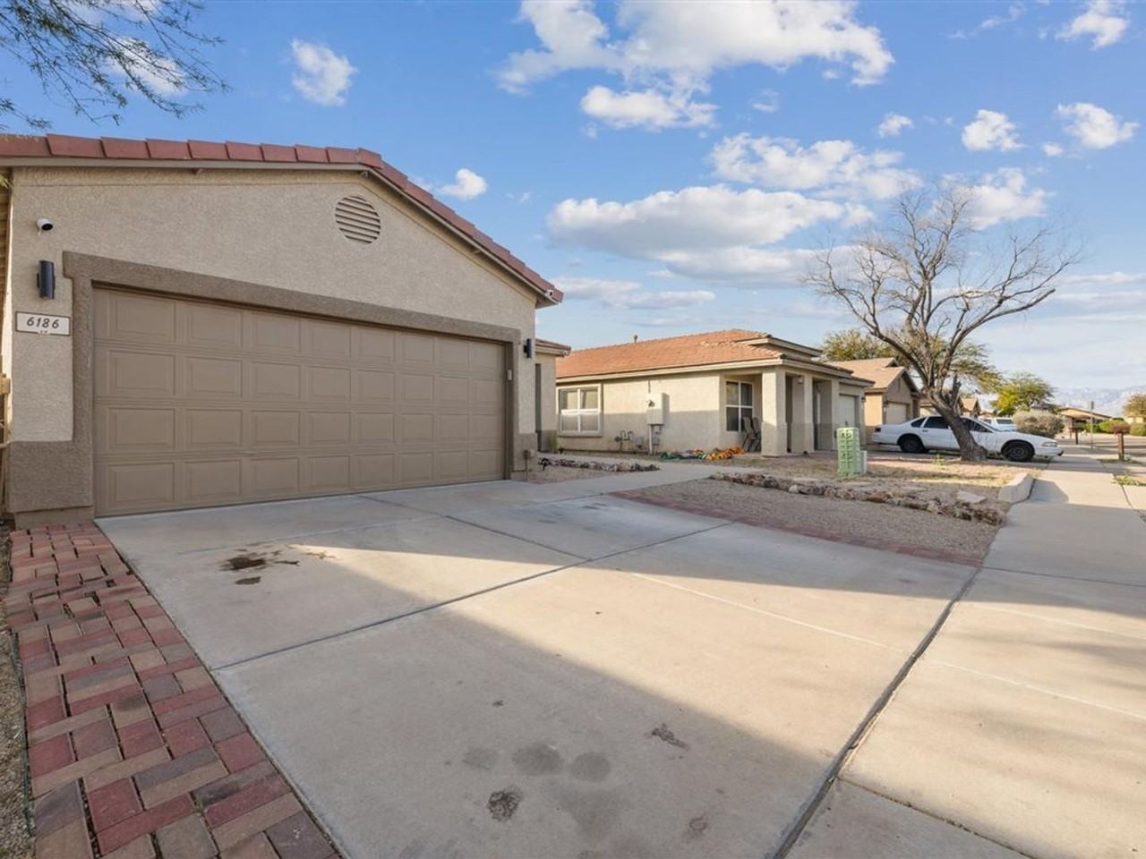 6186 S Wheaton Dr - Photo 3 of 28