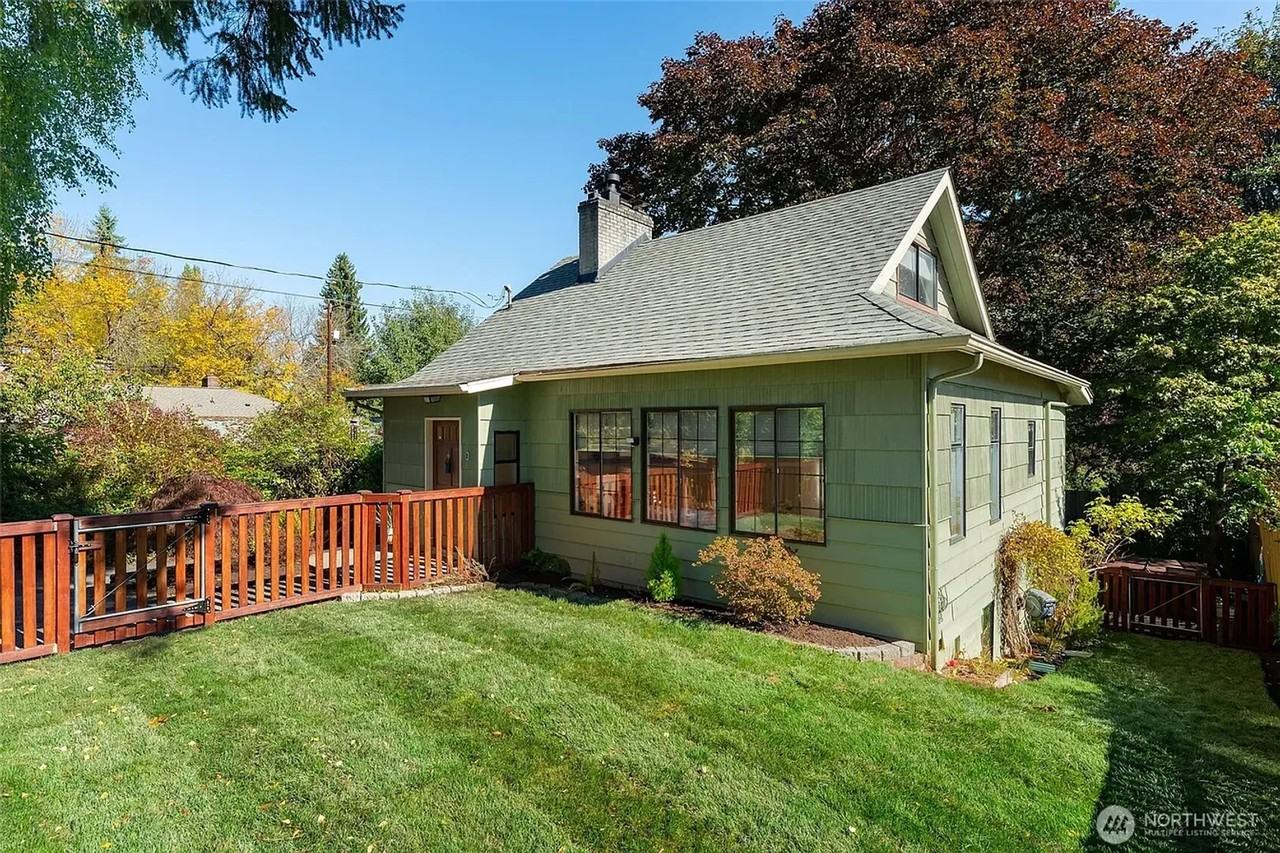 18344 Wallingford Ave N - Photo 2 of 22