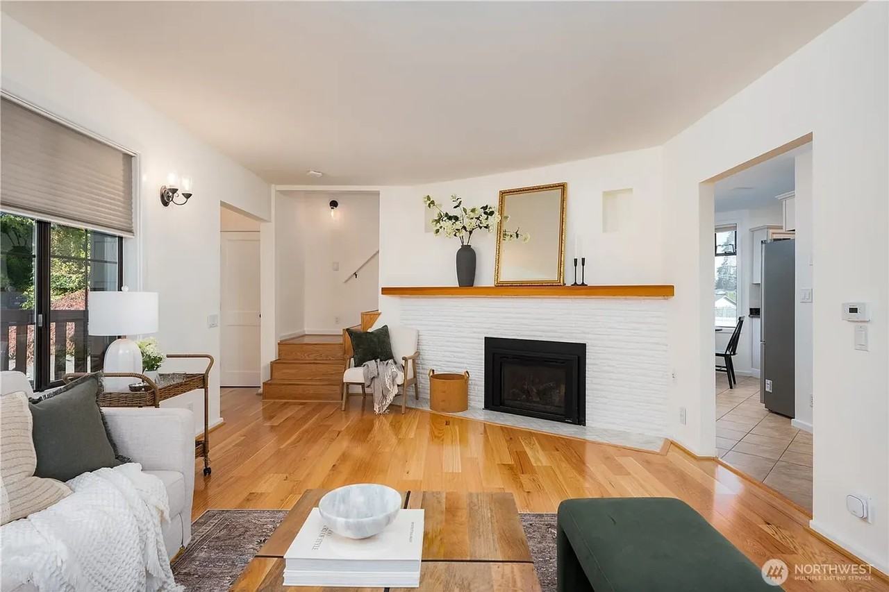 18344 Wallingford Ave N - Photo 3 of 22