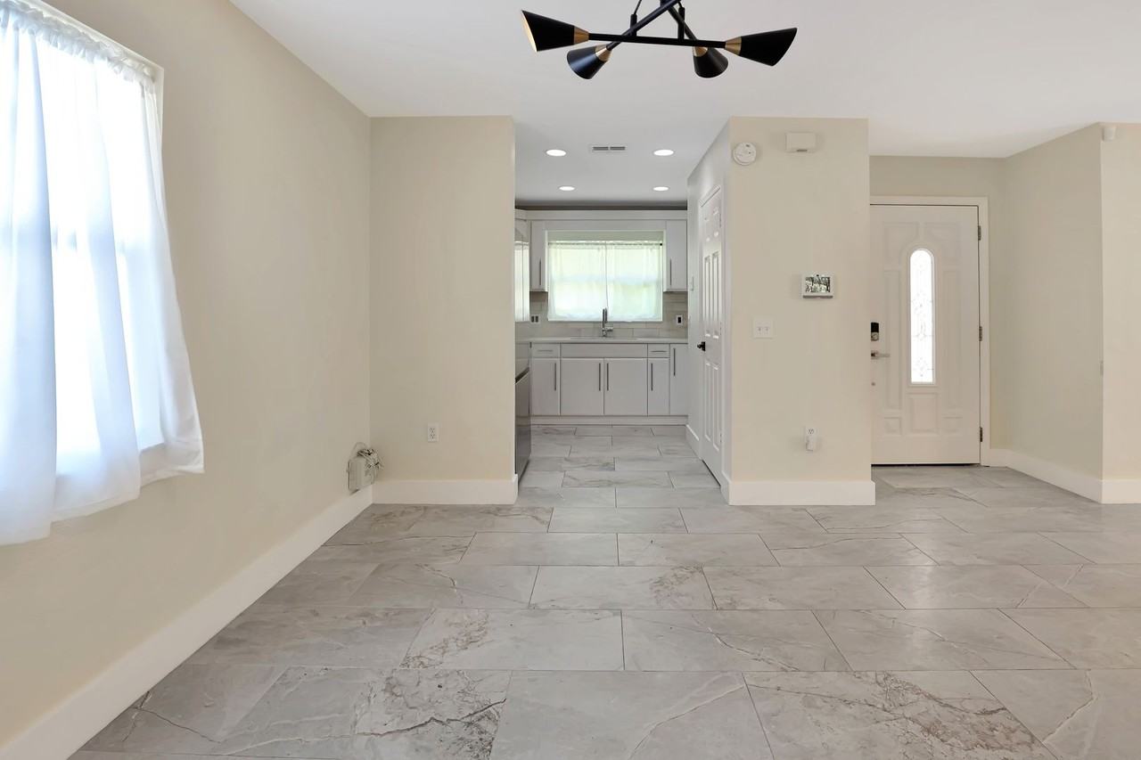 2077 5th St - Photo 5 of 22