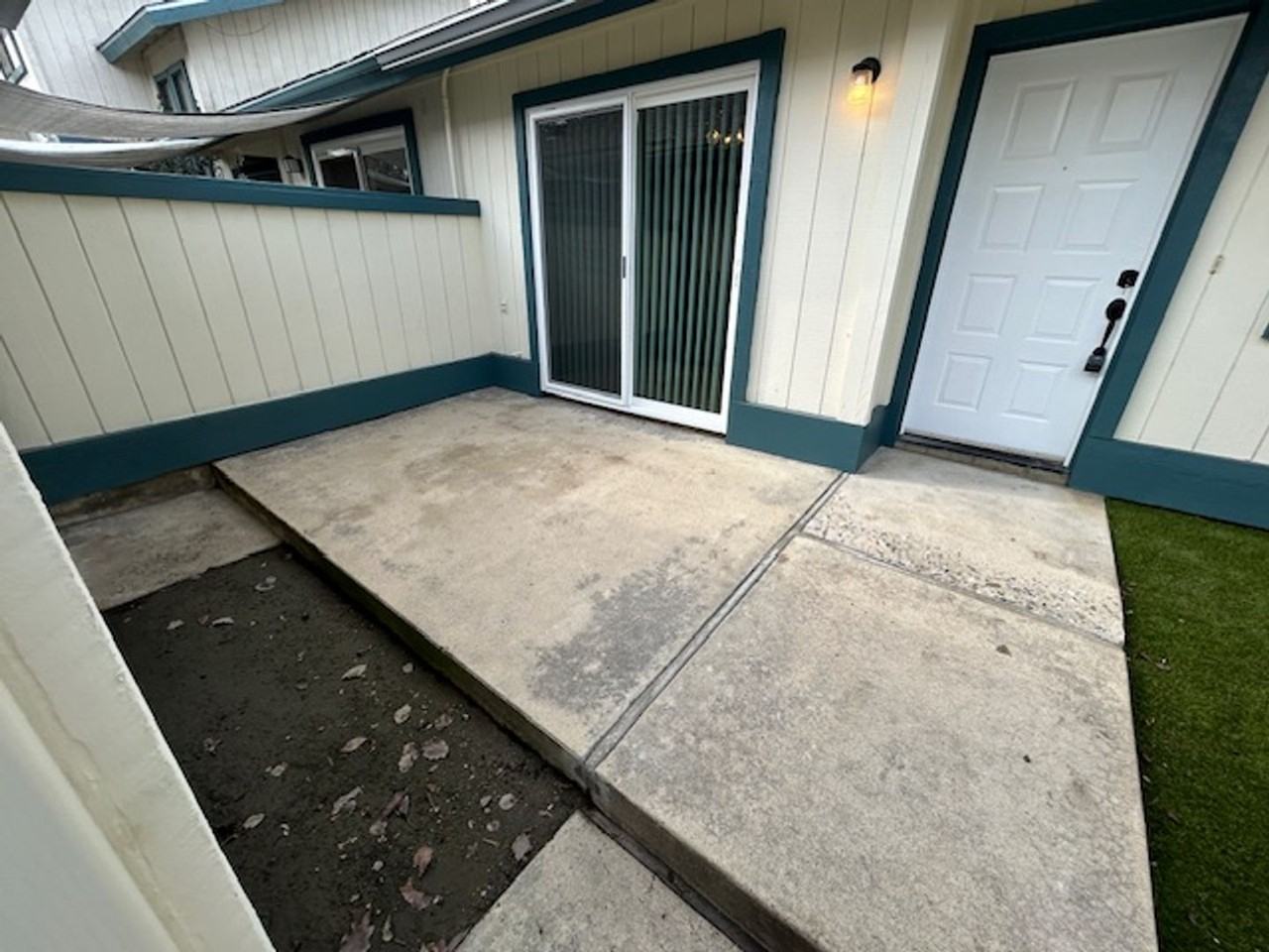 1045 S Pinkham St - Photo 2 of 29