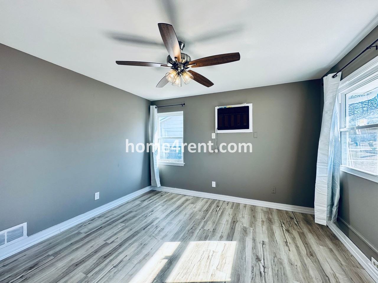 6206 E 154th Ter #B - Photo 4 of 22