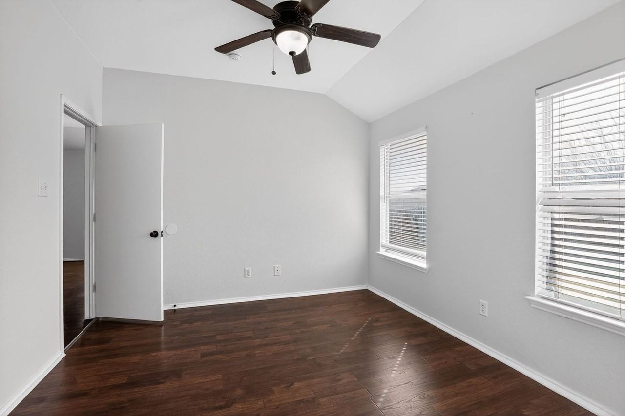 1942 Courtside Dr - Photo 6 of 21