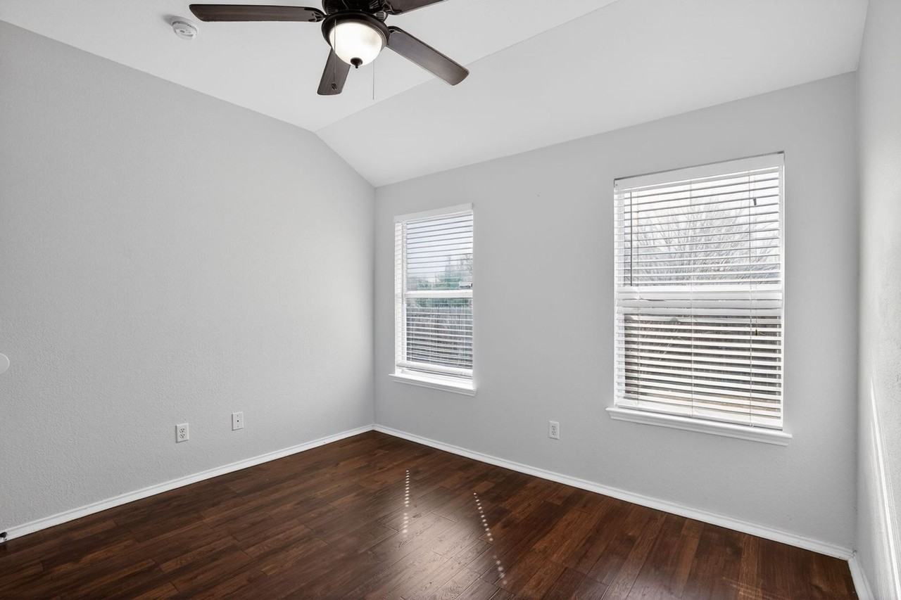 1942 Courtside Dr - Photo 7 of 21