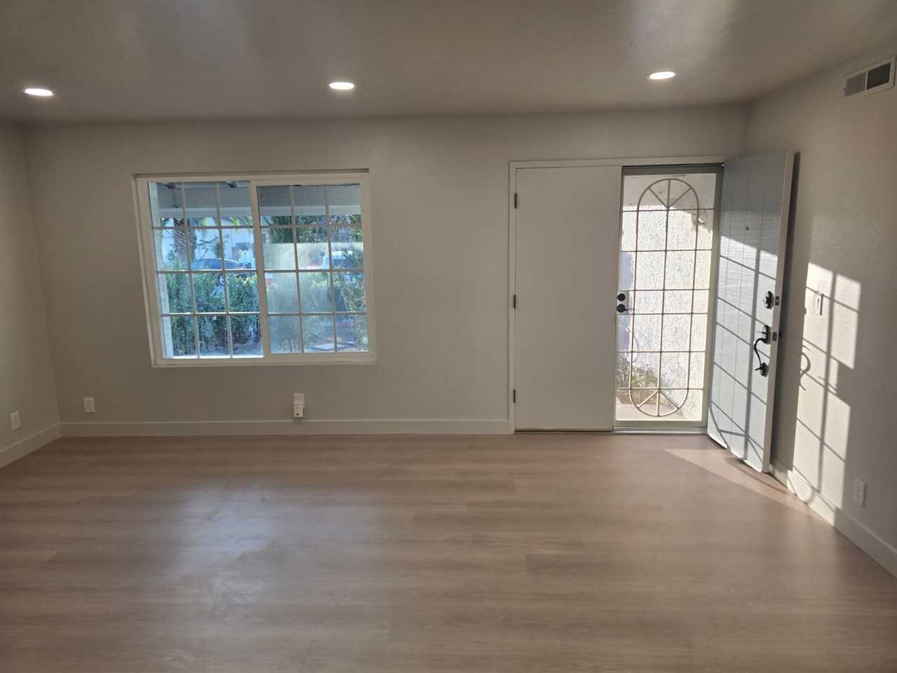 10281 Westonhill Dr - Photo 4 of 15