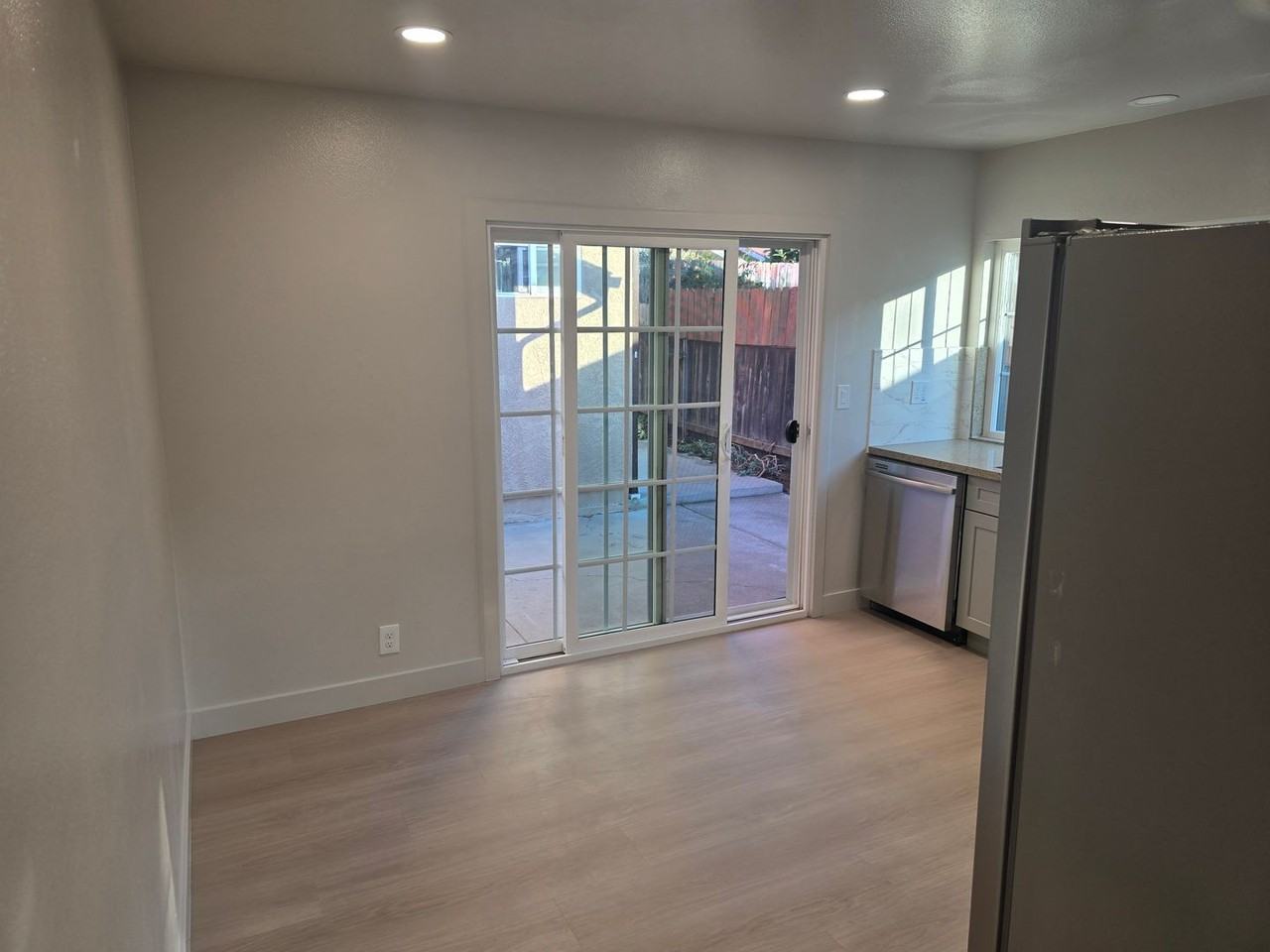 10281 Westonhill Dr - Photo 5 of 15