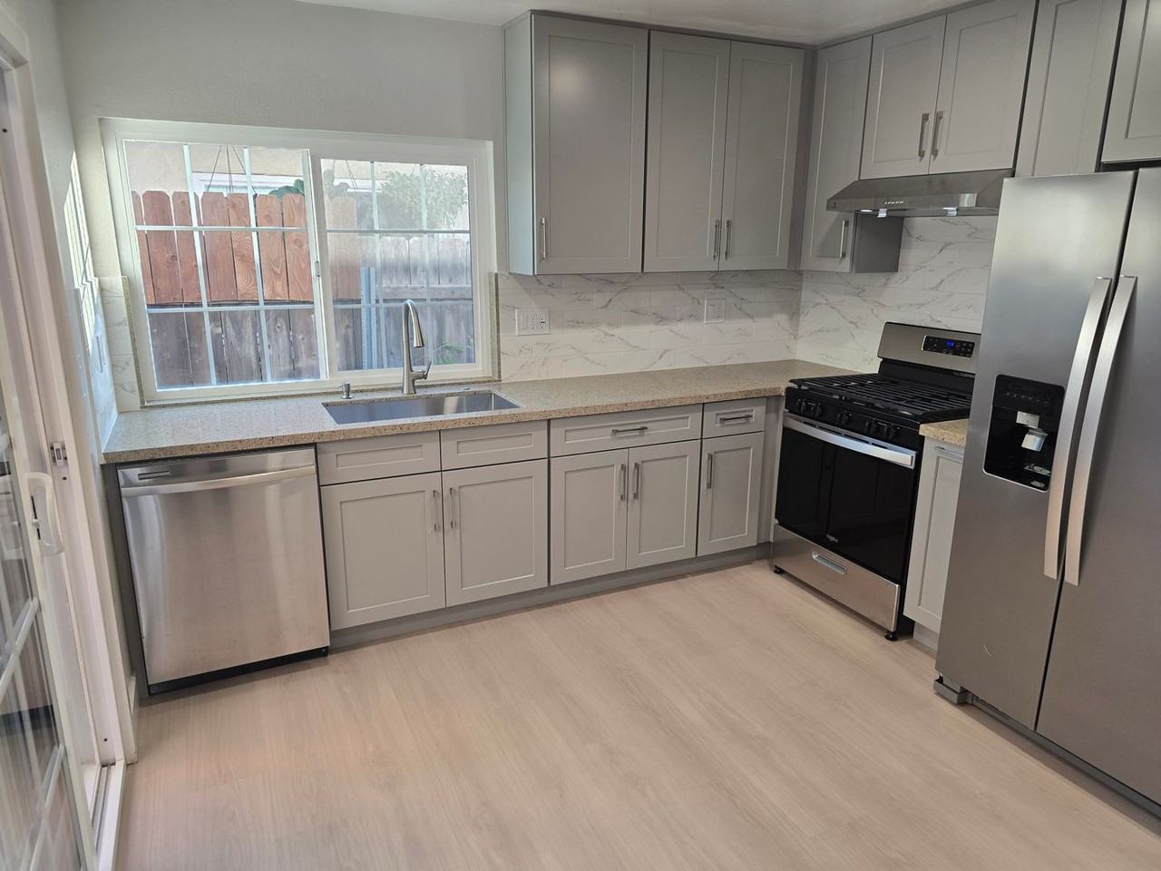 10281 Westonhill Dr - Photo 6 of 15