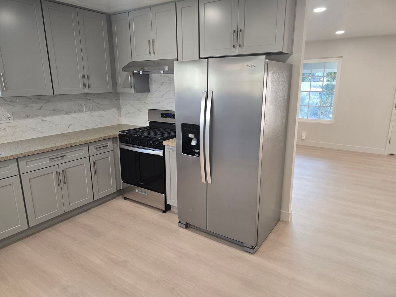 10281 Westonhill Dr - Photo 7 of 15