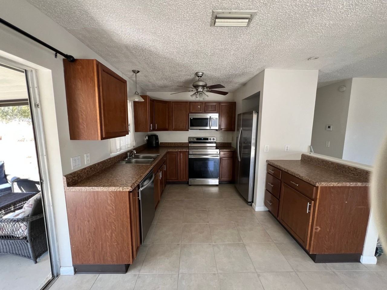 20199 Gladstone Ave - Photo 3 of 12