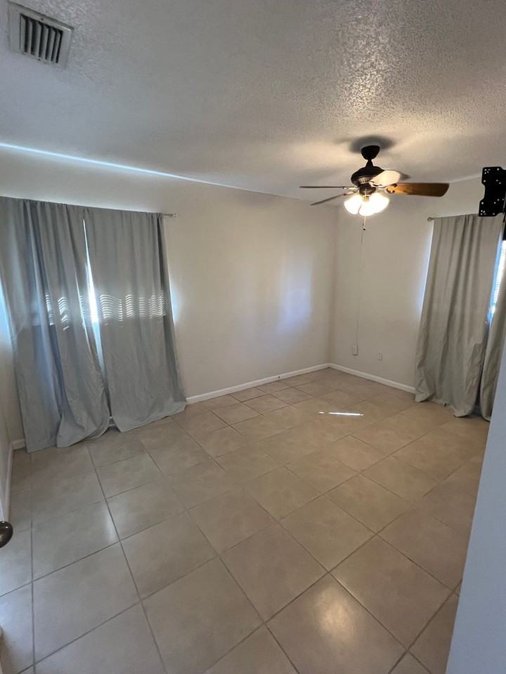 20199 Gladstone Ave - Photo 5 of 12