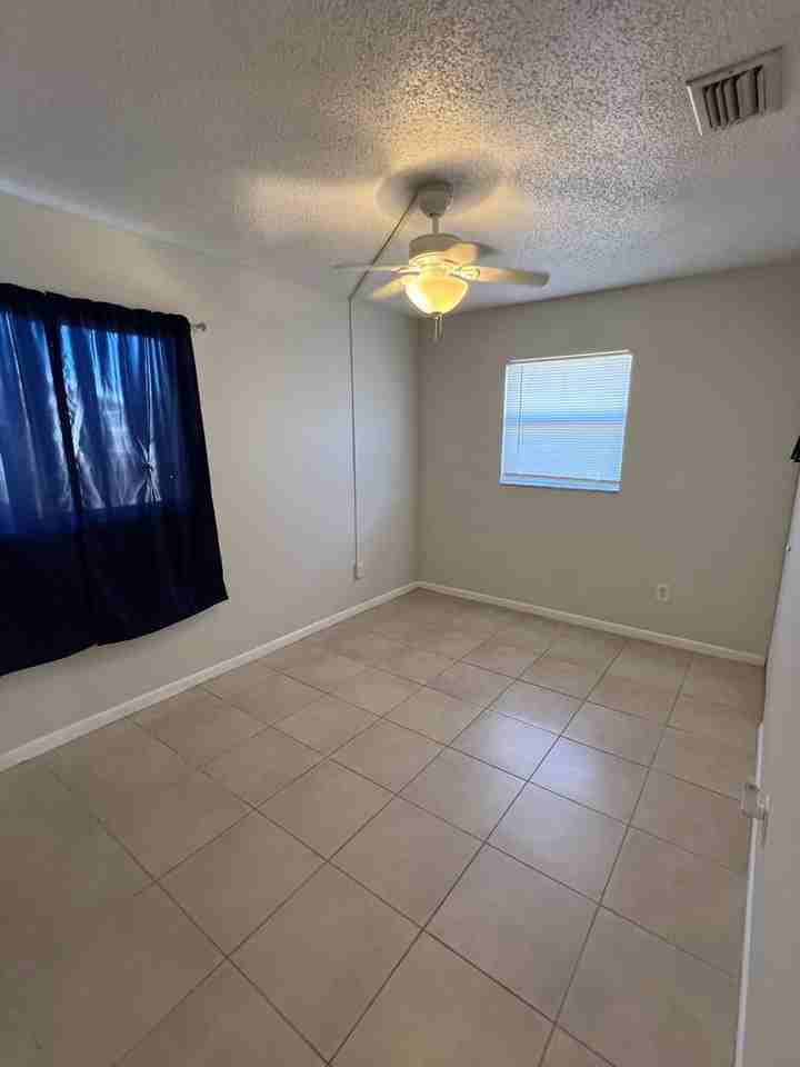 20199 Gladstone Ave - Photo 7 of 12