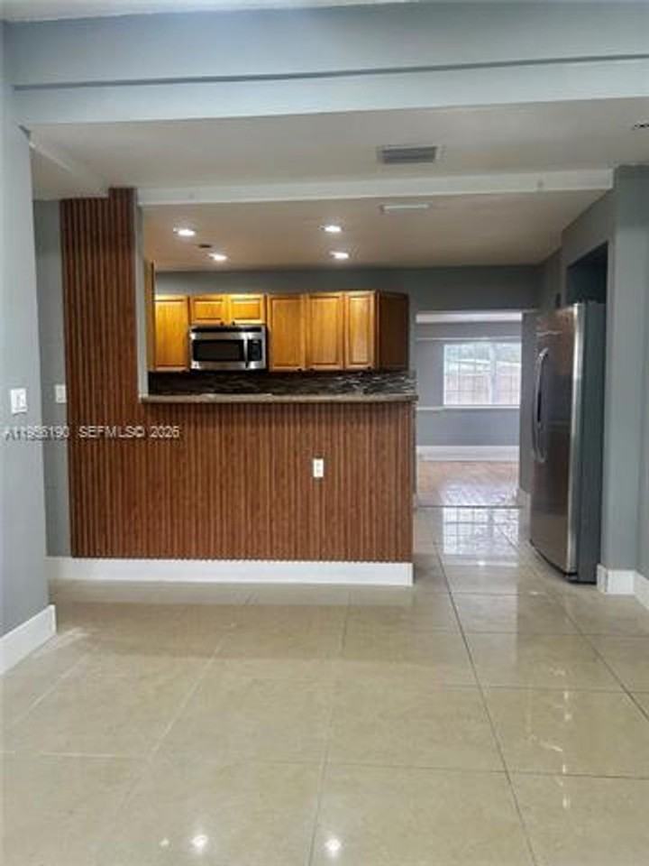 3720 Sw 32nd Ave #0 - Photo 2 of 22