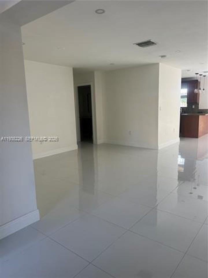 2470 2470 SW 108th Pl th 2470 - Photo 7 of 18