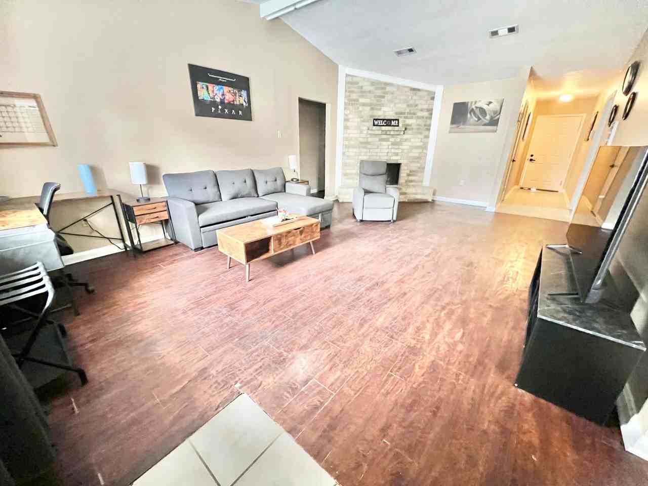 13750 Chalmette Ave - Photo 2 of 8