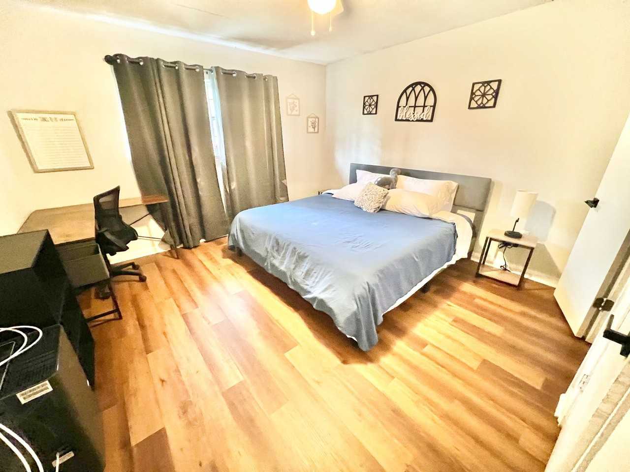 13750 Chalmette Ave - Photo 3 of 8