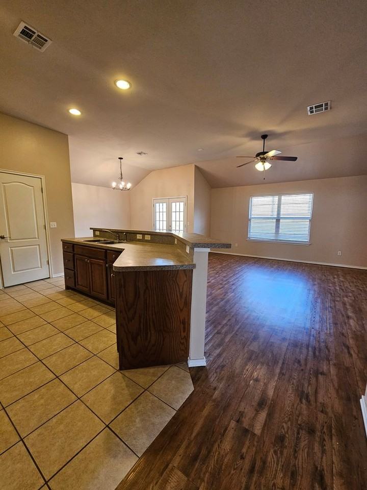 909 Shadowlake Rd - Photo 4 of 16