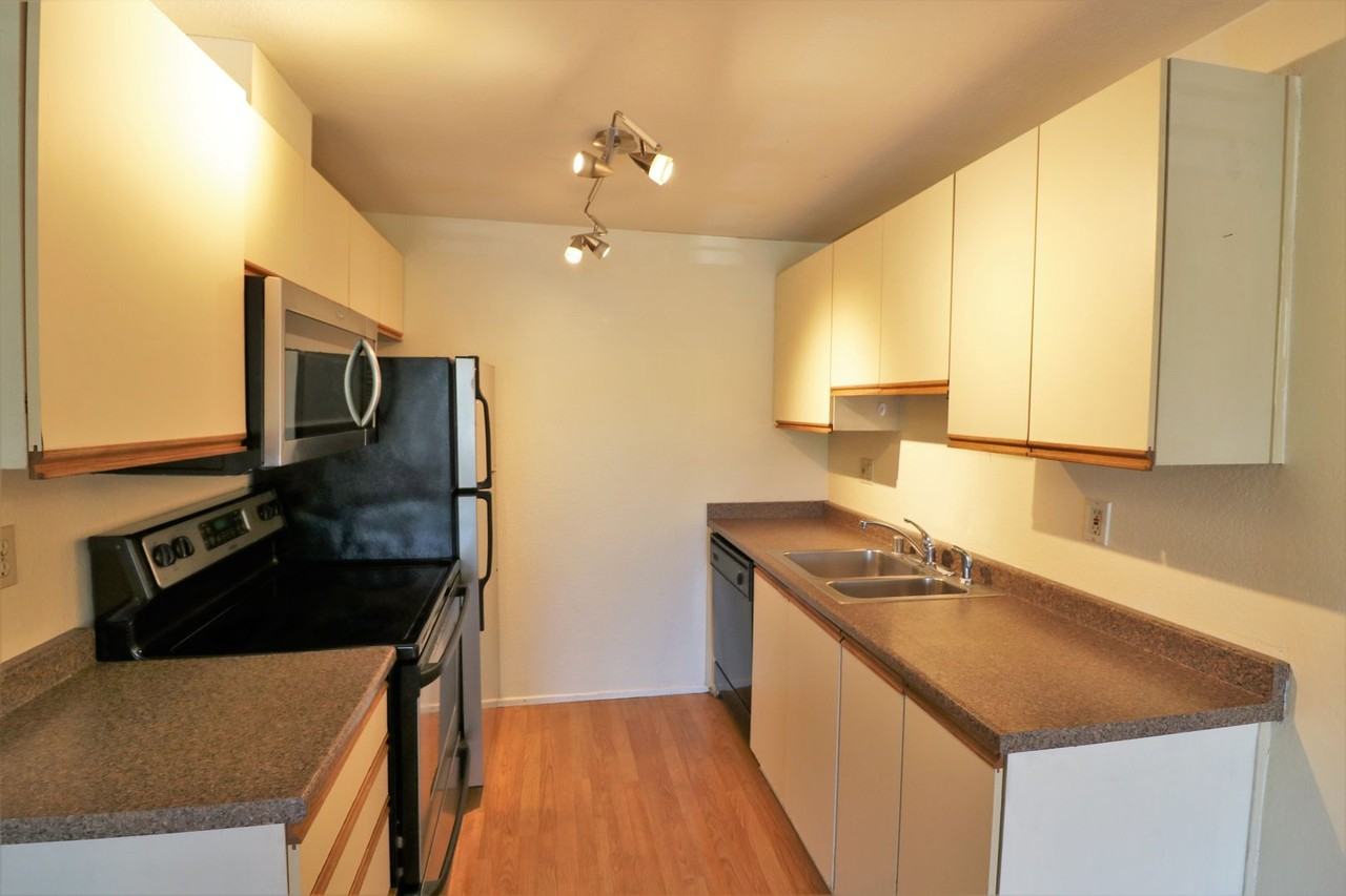 707 N 130th St #B304 - Photo 6 of 17