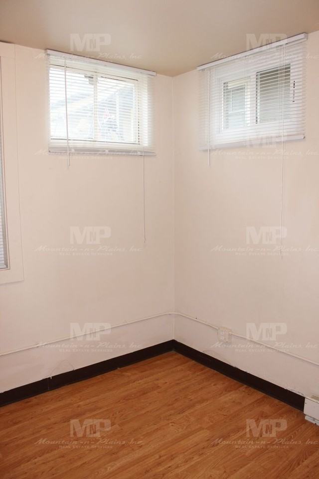 322 1/2 W Laurel St - Photo 5 of 13