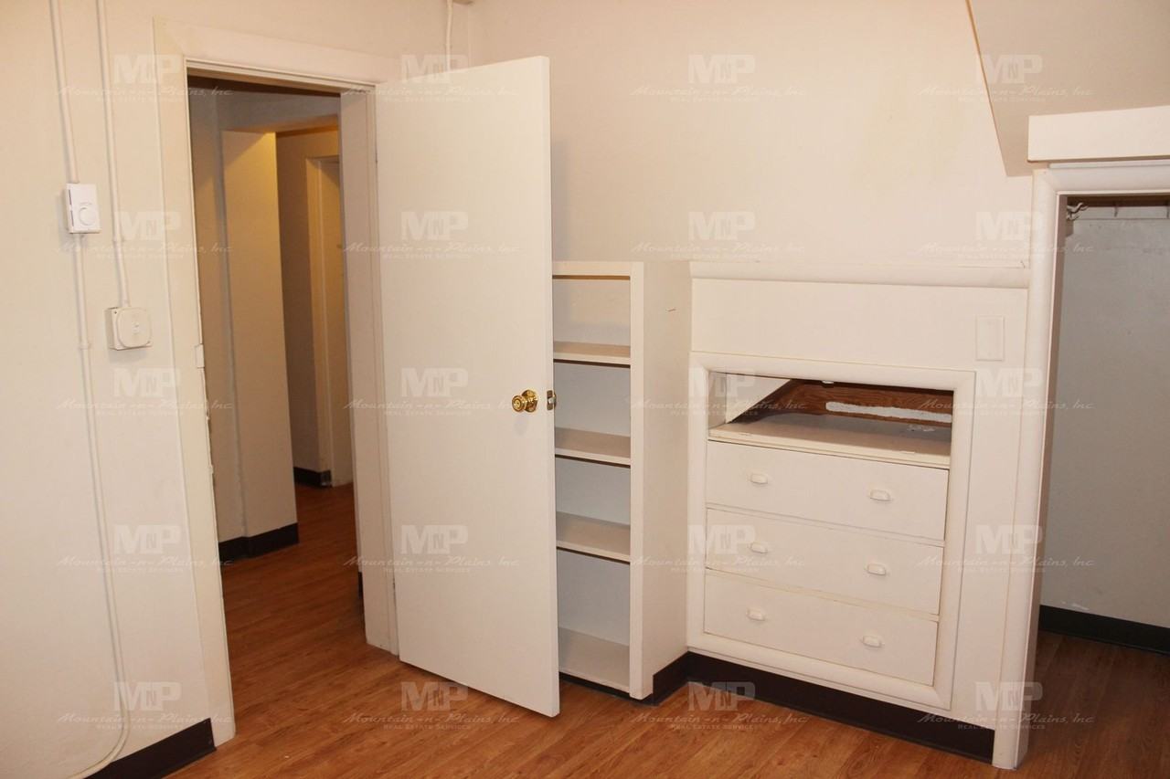 322 1/2 W Laurel St - Photo 6 of 13