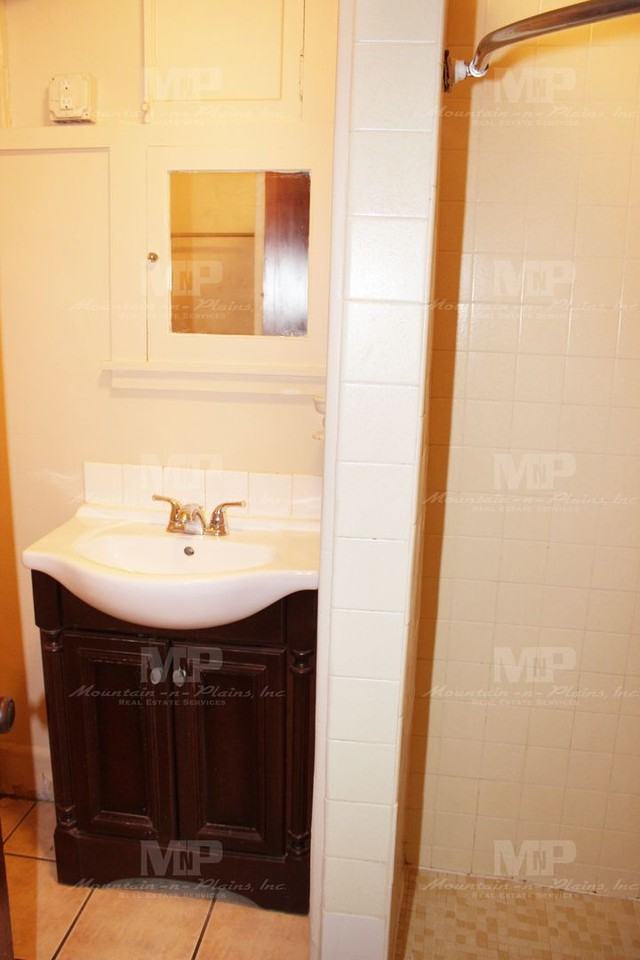 322 1/2 W Laurel St - Photo 7 of 13