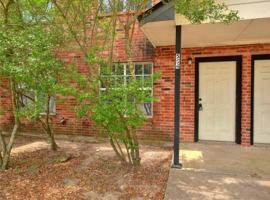 featured image of 552 E Cedar St