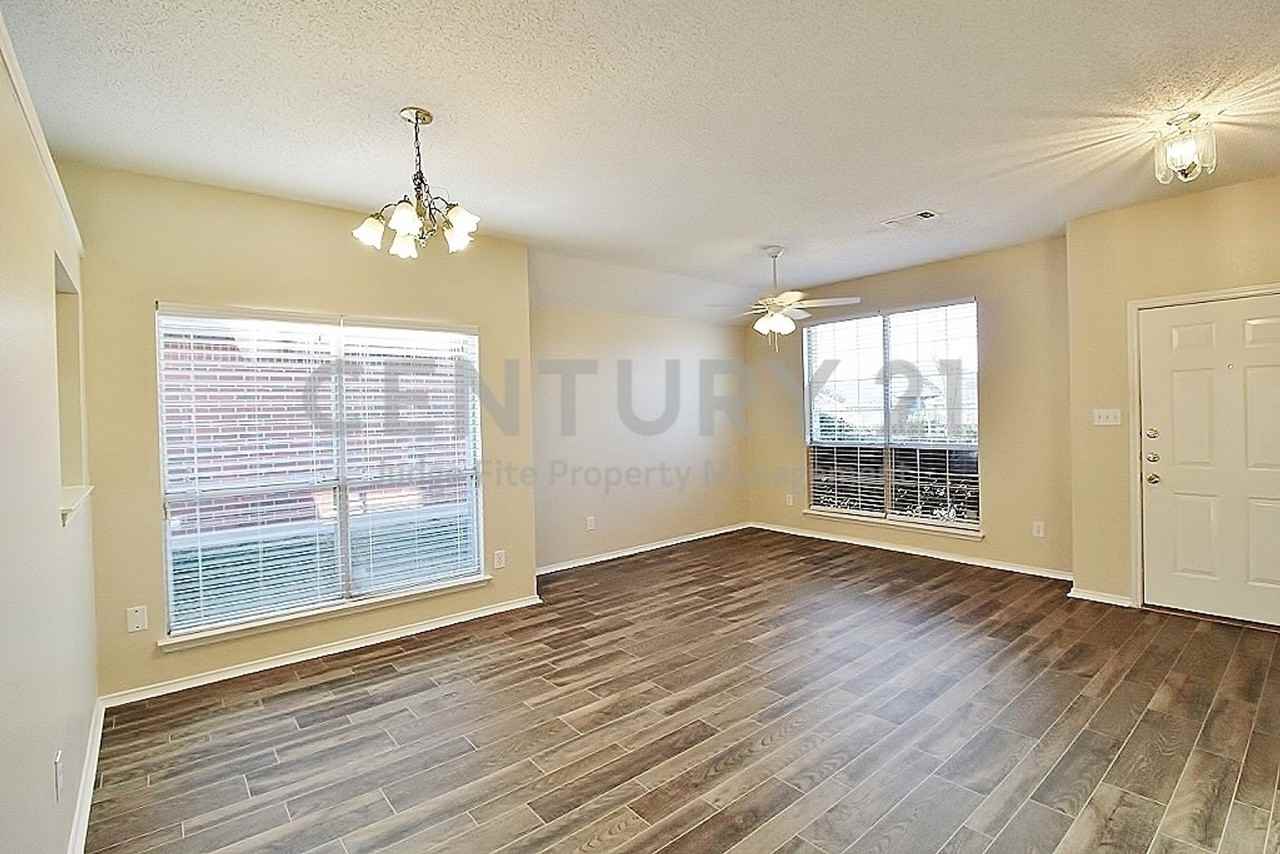 948 Applewood Dr - Photo 2 of 11