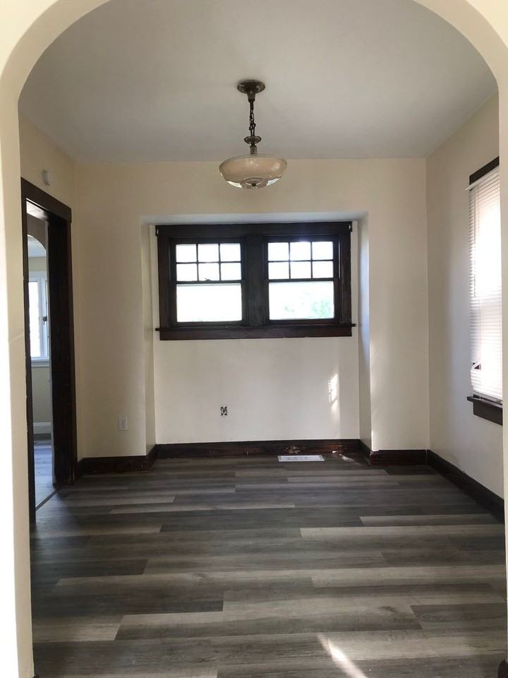 1846 Loxley Rd - Photo 3 of 14