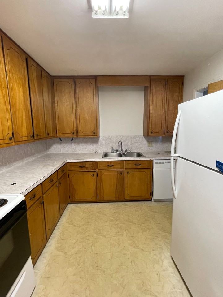 1634 Hamilton Ave - Photo 4 of 13