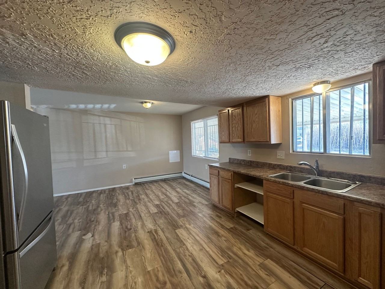 605 Pioneer Ave - Photo 5 of 13