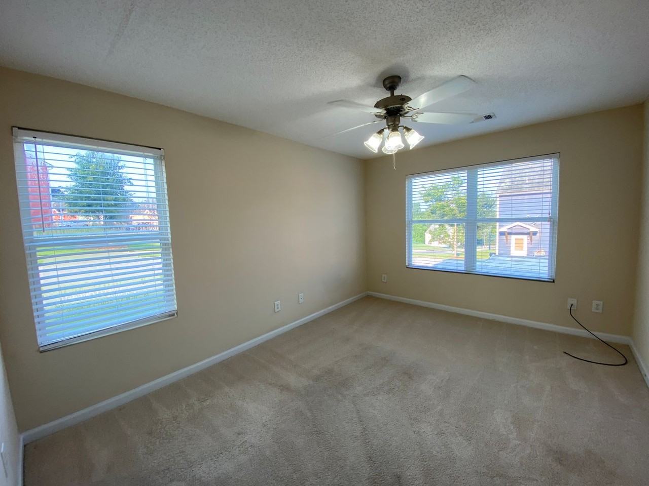 142 Katydid Dr - Photo 4 of 16