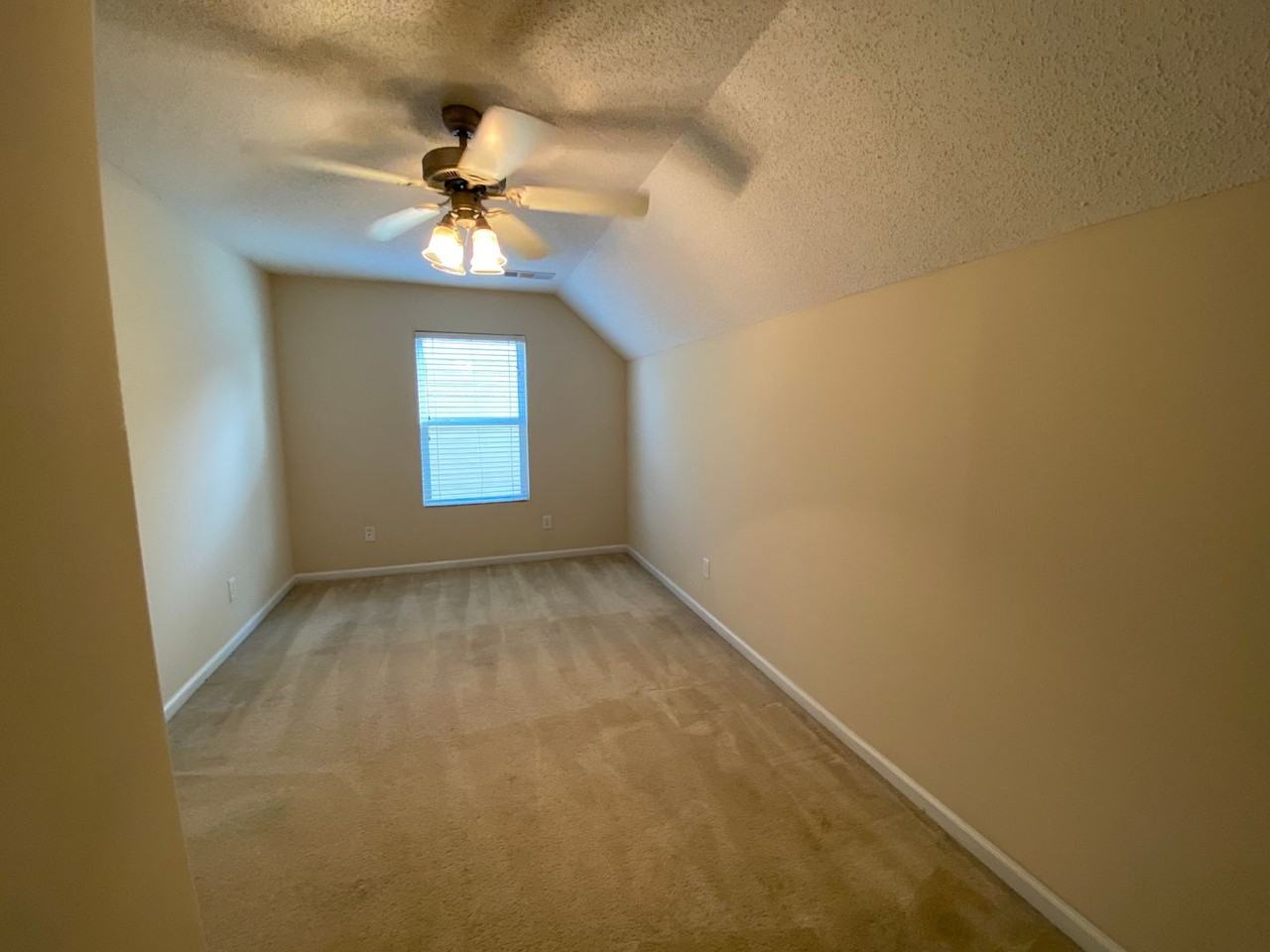 142 Katydid Dr - Photo 6 of 16