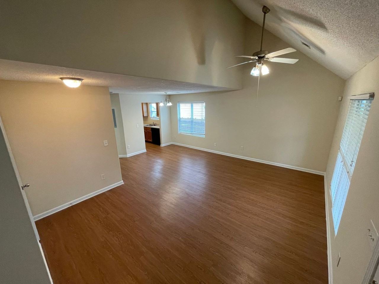 211 Katydid Dr - Photo 3 of 17