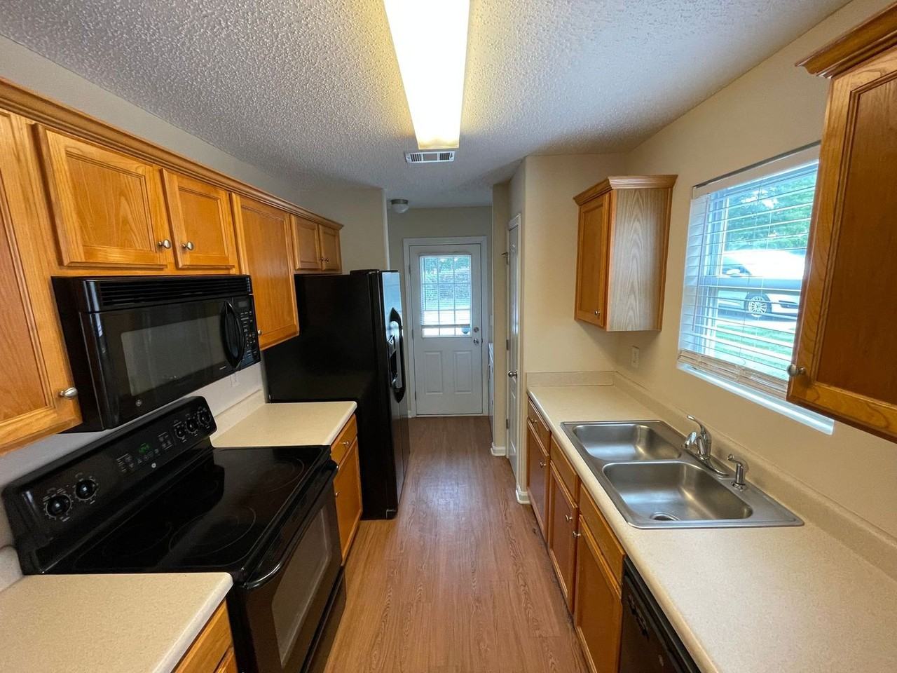 211 Katydid Dr - Photo 4 of 17